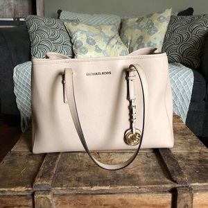 Michael Kors purse! Like new!